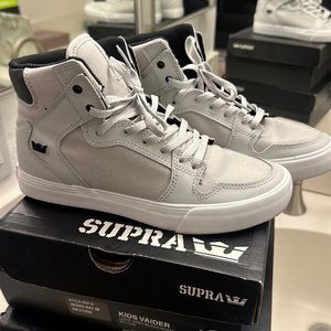 Supra high tops. Pre-loved. Will fit women’s size 6.5